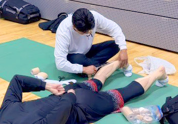 負傷した関節の固定・筋肉のサポート